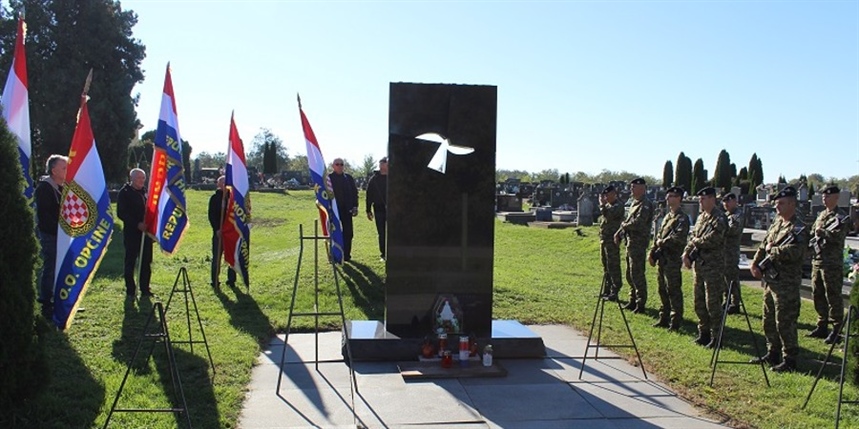 U Lovasu obilježena 27. godišnjica skupnog pokopa žrtava iz Domovinskoga rata