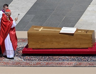 Papa Franjo ispraćen na vječni počinak