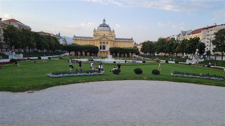 Na današnji dan prije 30 godina raketiran Zagreb