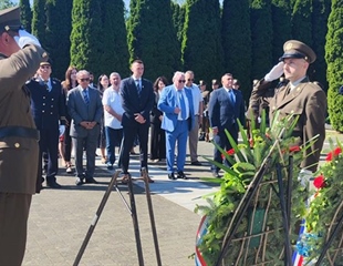 Vukovar započeo obilježavanje Dana Grada odavanjem počasti braniteljima