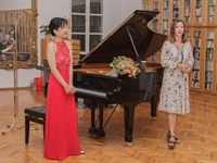 Yoko Nishii svira na pijanu u Vinkovcima
