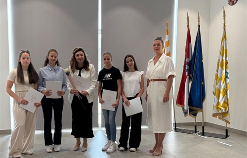 Grad Vinkovci nagradio uspješne učenike i njihove mentore