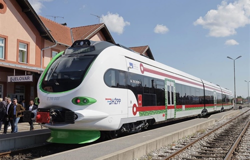 Uvedeni noćni sezonski vlakovi iz Slavonije prema Dalmaciji