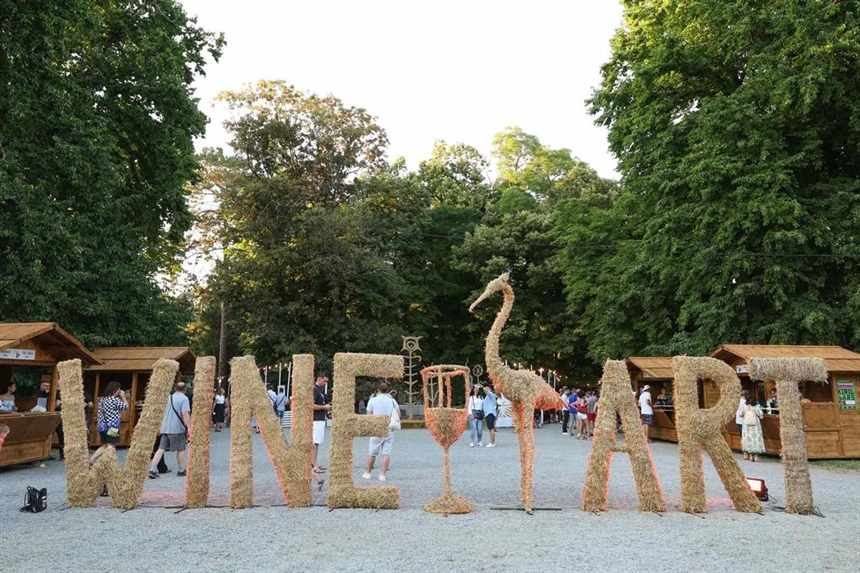 Večer vina i umjetnosti okupila tisuće posjetitelja u Osijeku