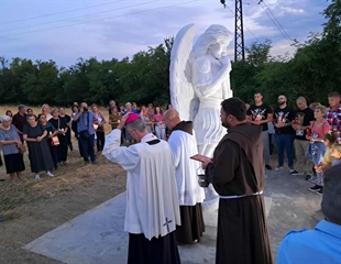Blagoslovljen kip sv. Mihaela arkanđela u Šarengradu