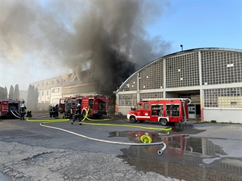 Lokaliziran veliki požar u osječkom skladištu