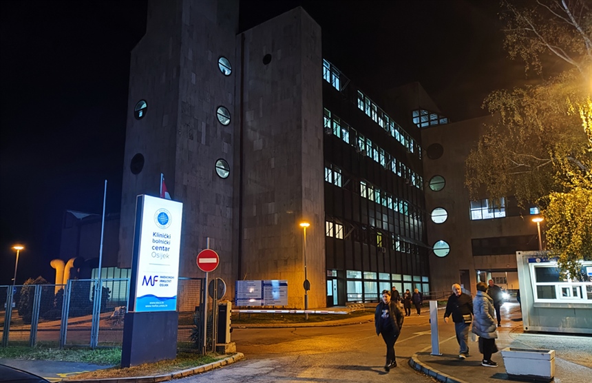 Osijek pod udarom nevremena: Tramvaji stali, vjetar ruši stabla i krovove