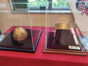 Krune hrvatskih kraljeva izložene u Vukovaru