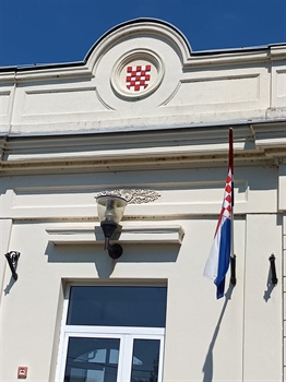 Hrvatski grb na Domu kulture u Sotinu - simbol zajedništva i ponosa
