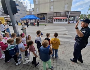 Policija educirala 300 prvašića o sigurnosti u prometu