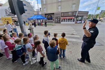 Policija educirala 300 prvašića o sigurnosti u prometu