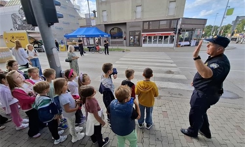Policija educirala 300 prvašića o sigurnosti u prometu