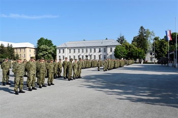 Na dragovoljno vojno osposobljavanje u vojarnu u Požegi stiglo je 239 mladića i djevojaka iz svih krajeva Hrvatske
