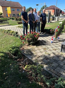Polaganjem vijenaca obilježen pad Tovarnika