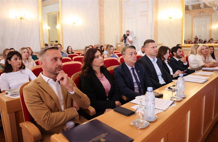 Zajedno protiv nasilja: Osijek poslao snažnu poruku podrške žrtvama