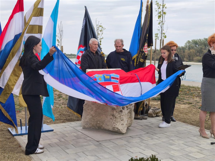 Otkriveno spomen-obilježje posvećeno hrvatskim braniteljima Doma tehnike