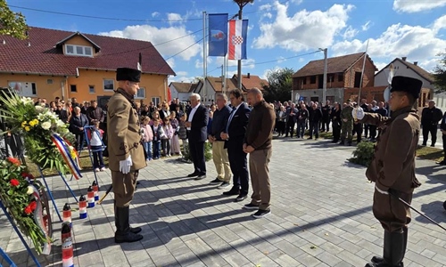 U Marincima i Ceriću odana počast poginulim i nestalim braniteljima i...
