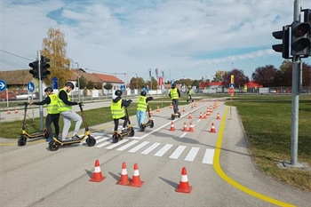 Provedena edukacija učenika o sigurnoj vožnji električnih romobila