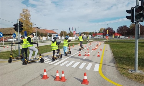 Provedena edukacija učenika o sigurnoj vožnji električnih romobila