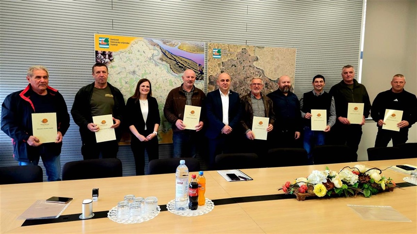 Župan Bosančić uručio ugovore o potporama lovačkim društvima