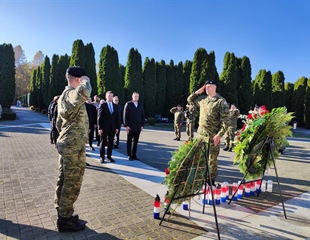 Odavanjem počasti braniteljima i civilima u Vukovaru obilježeni  Svi...