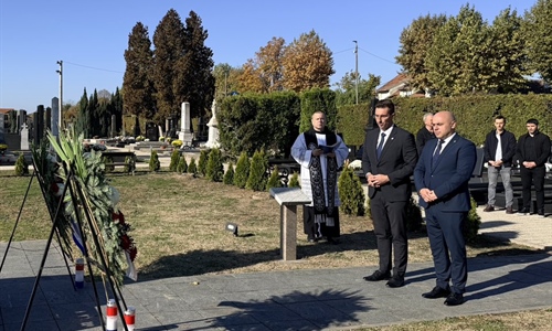 Vinkovci odali počast poginulim braniteljima i osnivačima Vinkovačkih...