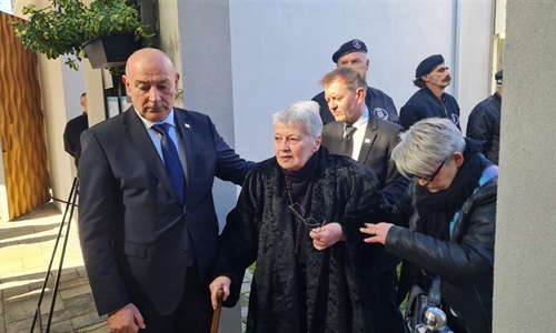 Obitelj Jean-Michel Nicoliera stigla na Memorijalno groblje