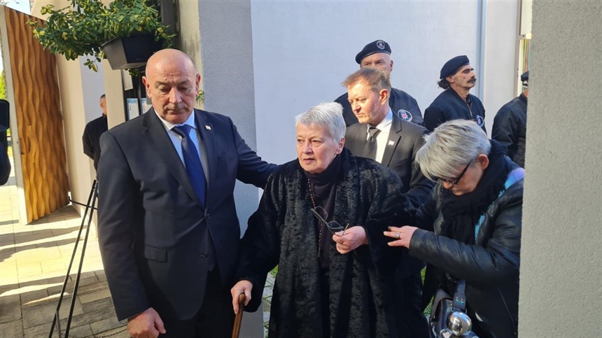 Obitelj Jean-Michel Nicoliera stigla na Memorijalno groblje