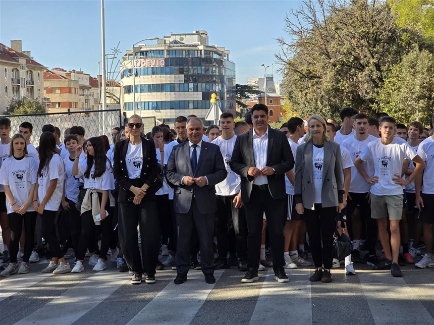 Paljenjem svijeća i utrkom splitski učenici čuvaju sjećanje na Vukovar