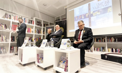 Poetski poklon gradu heroju uoči Dana sjećanja