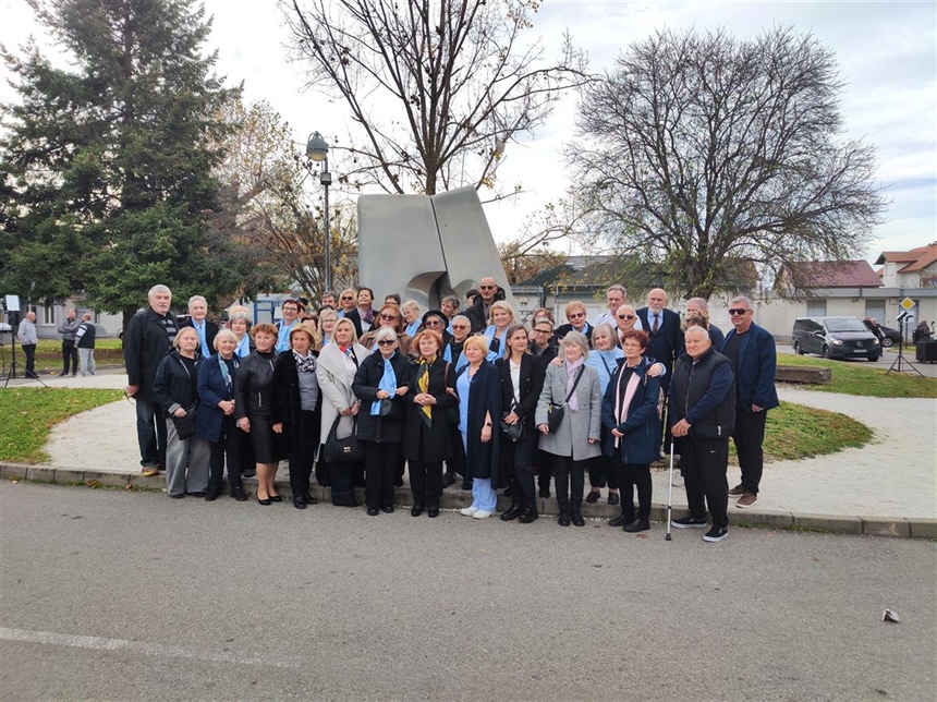 Zagrljaj bivših zaposlenika vukovarske ratne bolnice