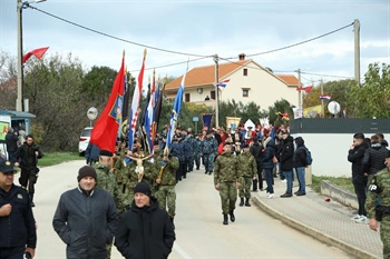 Kolona sjećanja u Škabrnji i sjećanje na žrtve strašnog zločina agresora 1991.