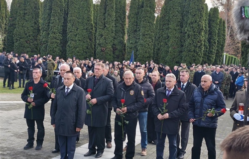 Na Memorijalnom groblju položeni vijenci i služena sveta misa