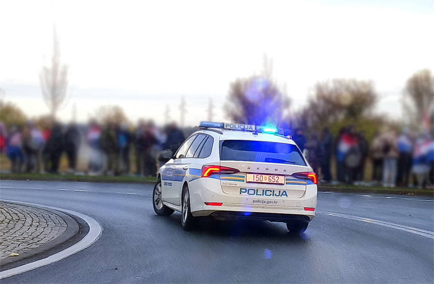 Biciklist teško ozlijeđen u naletu automobila u Oroliku