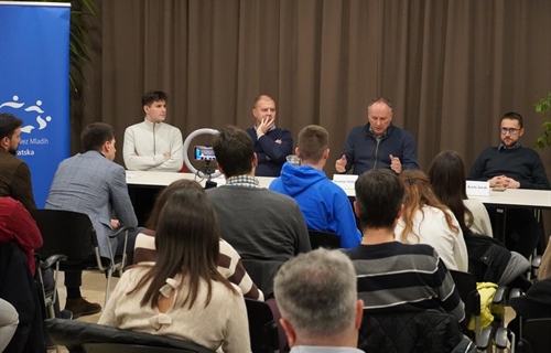 Dijalog kao jedini put: Mladi upozoravaju da društvo klizi prema...