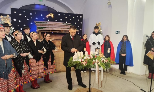 Upaljena prva adventska svijeća