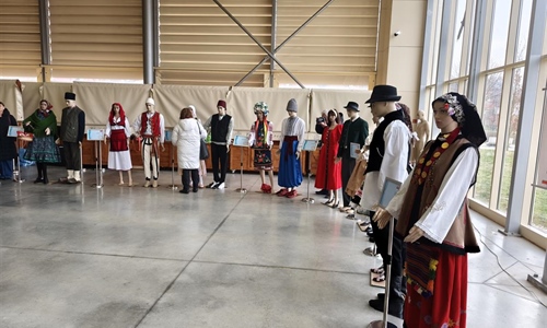 6. Izložba narodnih nošnji nacionalnih manjina Vukovarsko-srijemske...