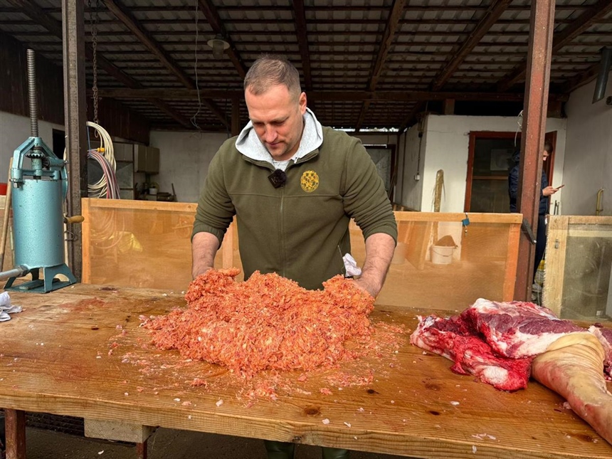 Ministar Vlajčić zasukao rukave