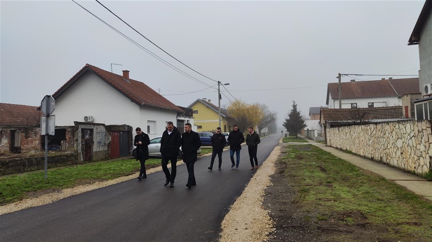 Napokon obnovljena ulica koja je bila „rupa na rupi”