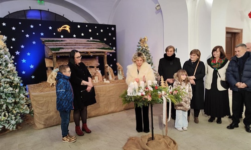 Ksenija Pajić upalila treću adventsku svijeću u Gradskom muzeju Vukovar