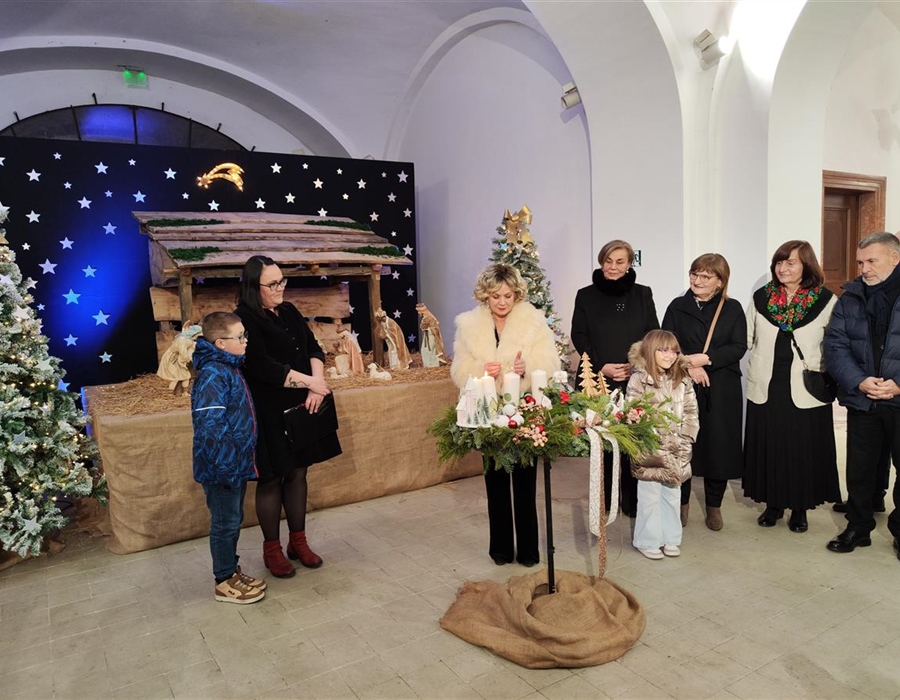 Ksenija Pajić upalila treću adventsku svijeću u Gradskom muzeju Vukovar