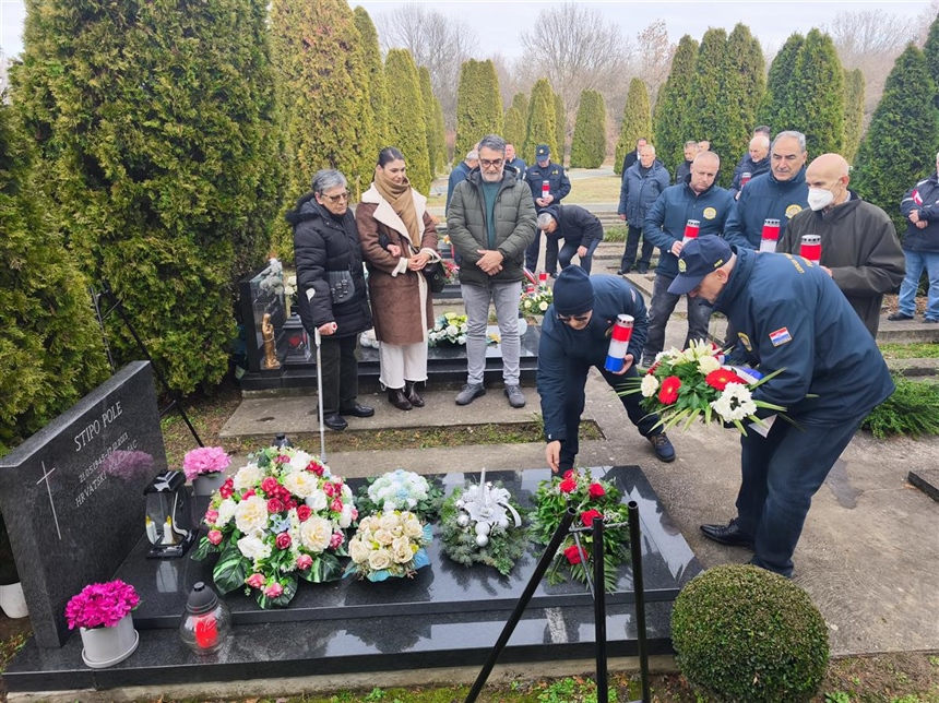 Komemoracijom na Memorijalnom groblju odana počast Stipi Poli