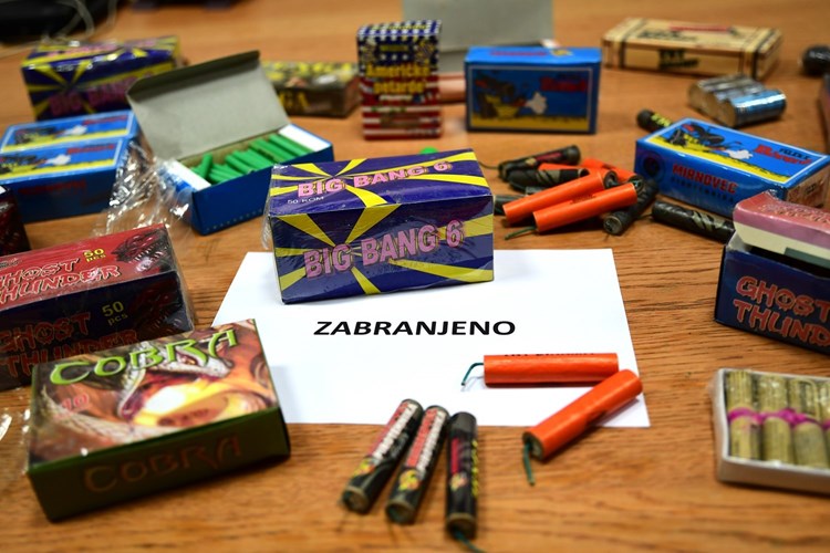 Teško ozlijeđen maloljetnik u Privlaci: petarda eksplodirala u ruci