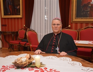 Božićna čestitka i pastirska poruka đakovačko-osječkog nadbiskupa,...
