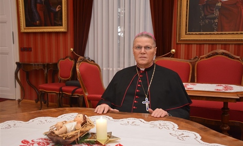 Božićna čestitka i pastirska poruka đakovačko-osječkog nadbiskupa,...