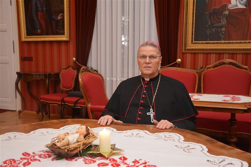 Božićna čestitka i pastirska poruka đakovačko-osječkog nadbiskupa, mons. dr. Đure Hranića