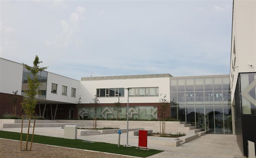 Osijek: Zbog izlijevanja vode prekinuta nastava u 1. Gimnaziji