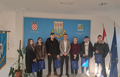 Općina Tompojevci dodijelila stipendije za devet studenata