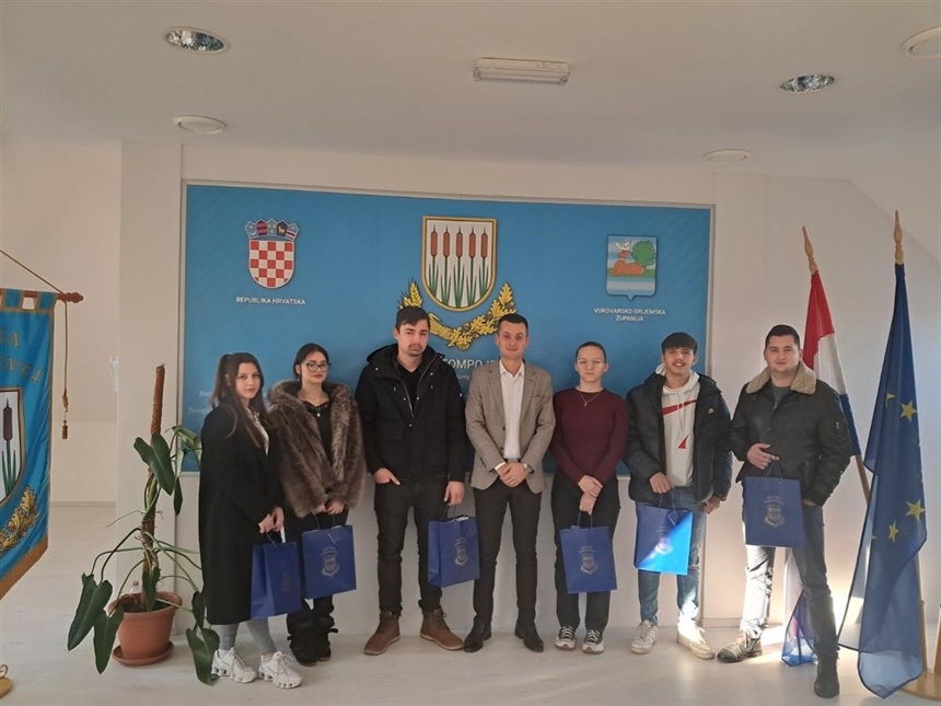 Općina Tompojevci dodijelila stipendije za devet studenata