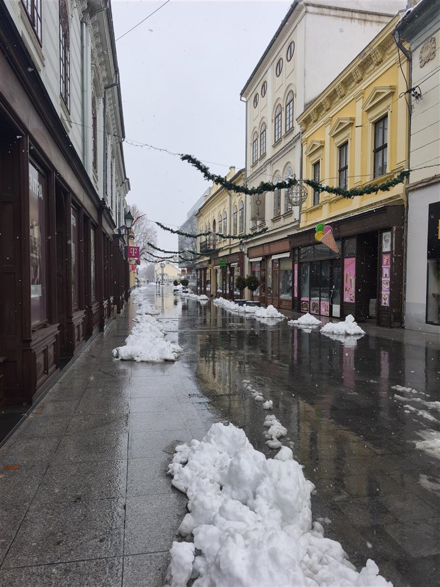 Zimska služba Grada Vukovara pravodobno reagirala na prve snježne oborine
